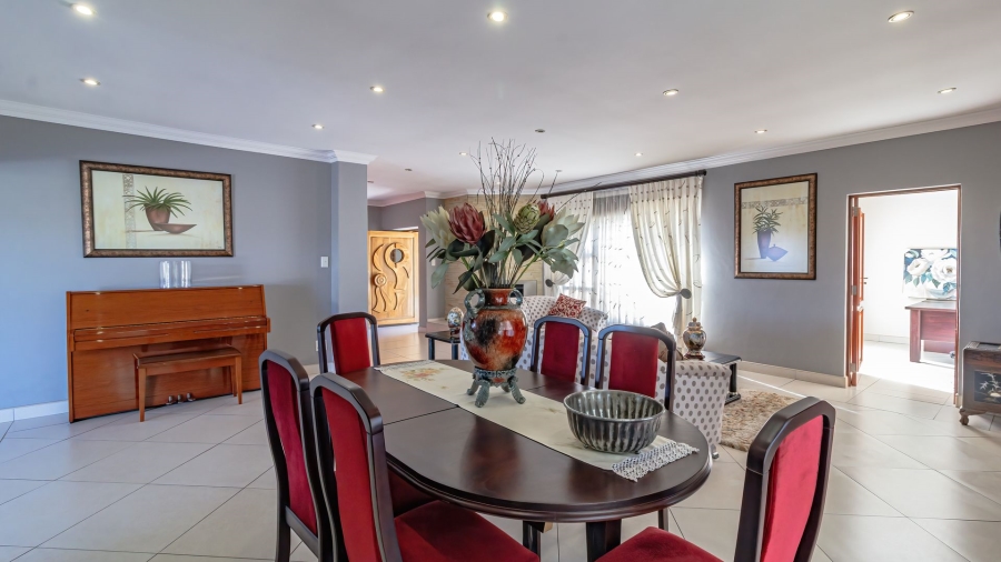 4 Bedroom Property for Sale in Oakdene Gauteng