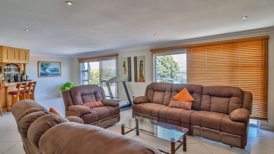 4 Bedroom Property for Sale in Oakdene Gauteng