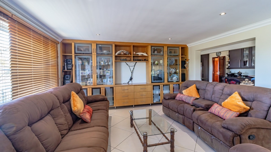 4 Bedroom Property for Sale in Oakdene Gauteng