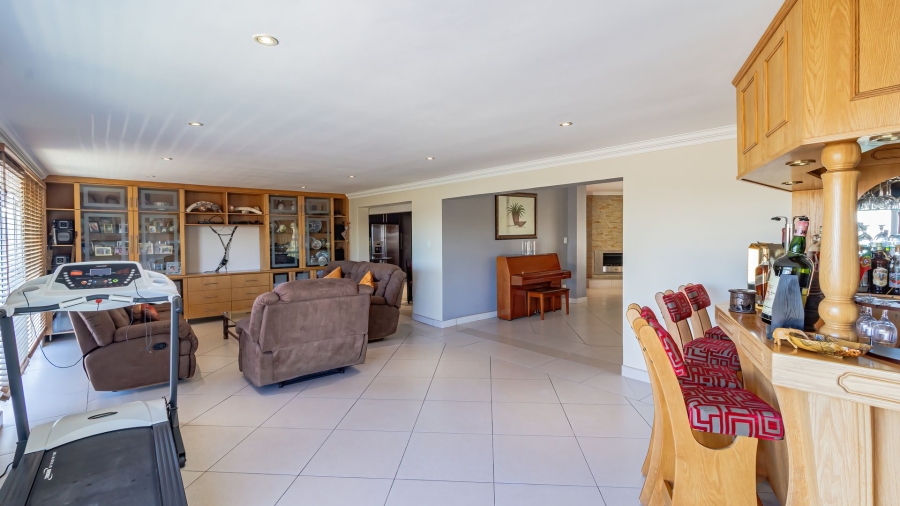4 Bedroom Property for Sale in Oakdene Gauteng