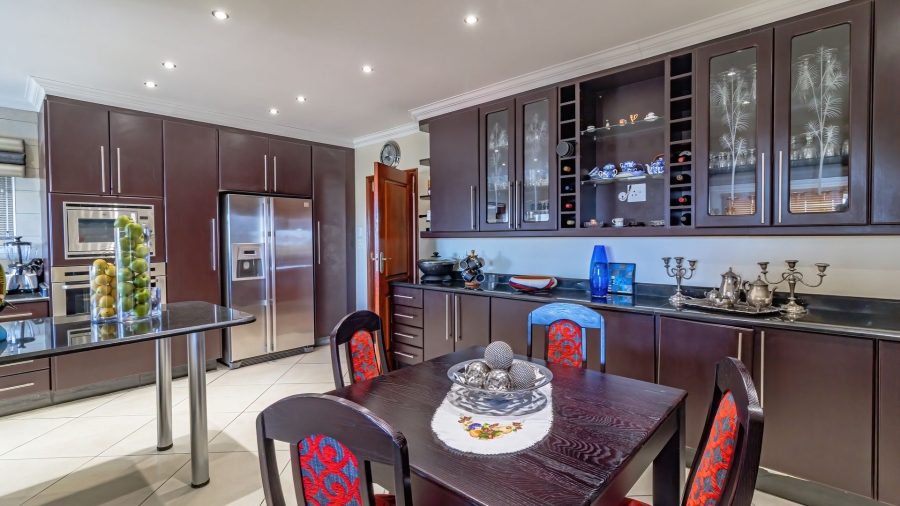 4 Bedroom Property for Sale in Oakdene Gauteng