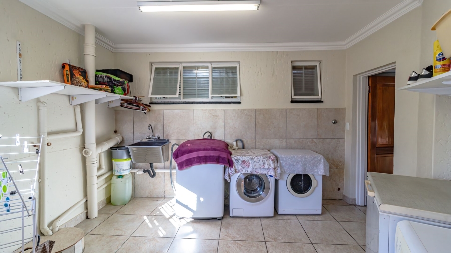 4 Bedroom Property for Sale in Oakdene Gauteng
