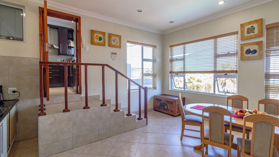 4 Bedroom Property for Sale in Oakdene Gauteng