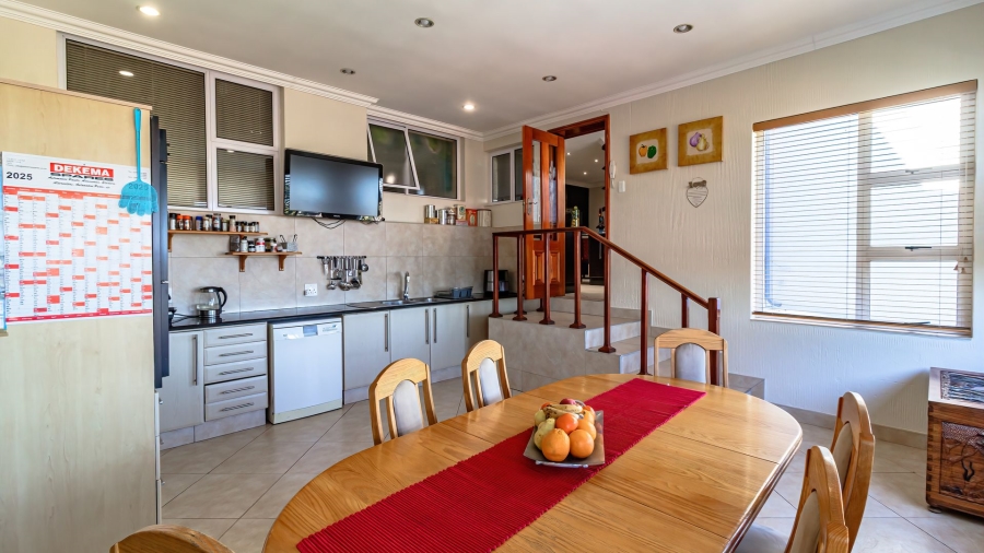 4 Bedroom Property for Sale in Oakdene Gauteng