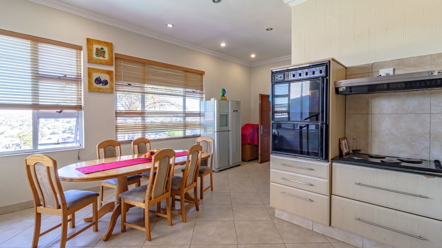 4 Bedroom Property for Sale in Oakdene Gauteng