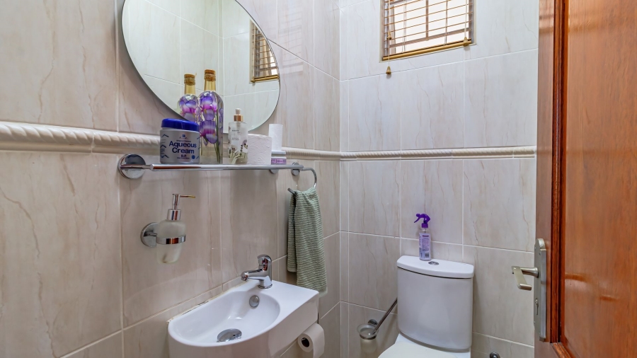 4 Bedroom Property for Sale in Oakdene Gauteng