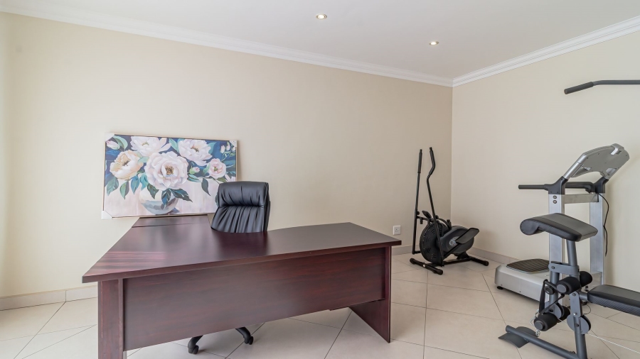 4 Bedroom Property for Sale in Oakdene Gauteng