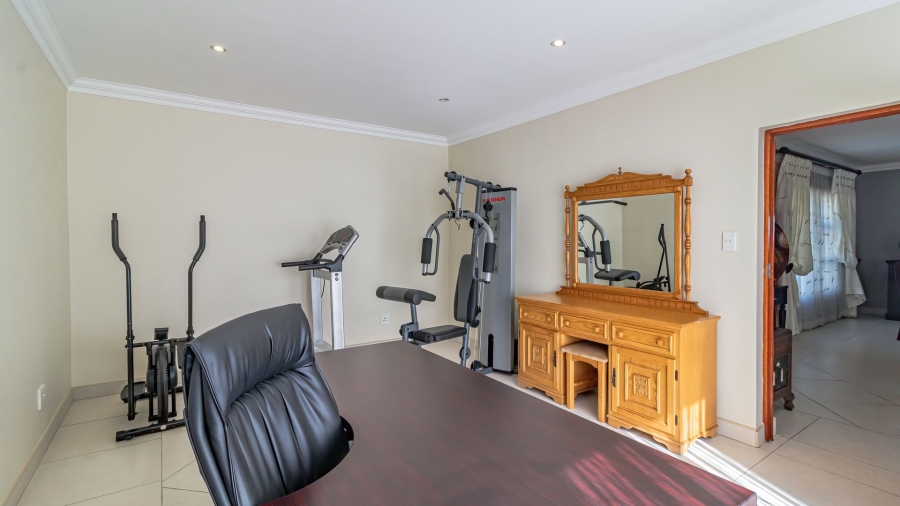 4 Bedroom Property for Sale in Oakdene Gauteng