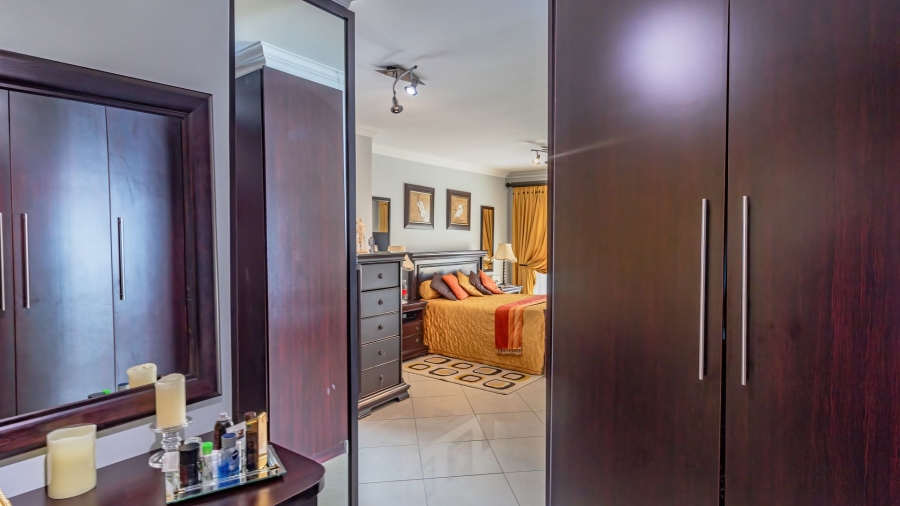 4 Bedroom Property for Sale in Oakdene Gauteng