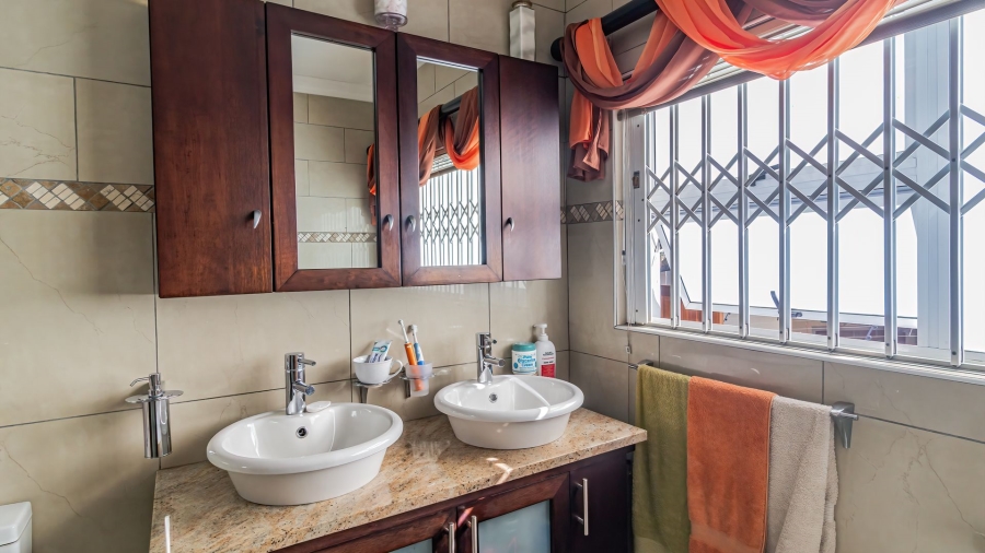 4 Bedroom Property for Sale in Oakdene Gauteng