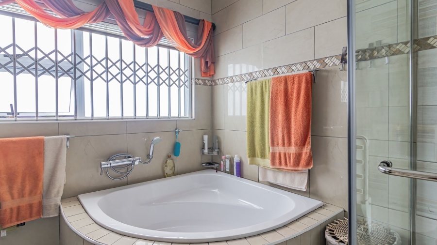 4 Bedroom Property for Sale in Oakdene Gauteng