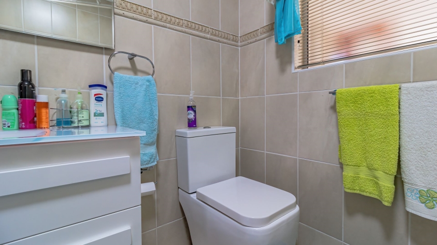 4 Bedroom Property for Sale in Oakdene Gauteng