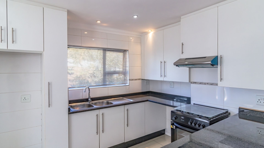 4 Bedroom Property for Sale in Oakdene Gauteng
