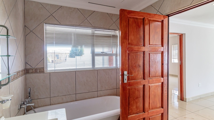 4 Bedroom Property for Sale in Oakdene Gauteng