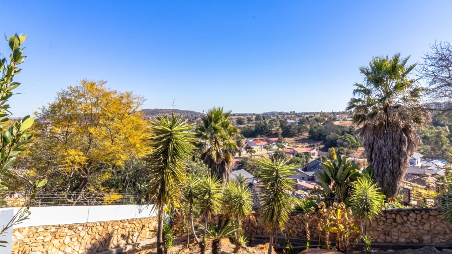 4 Bedroom Property for Sale in Oakdene Gauteng