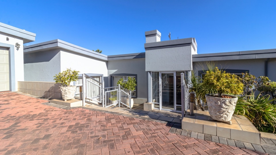 4 Bedroom Property for Sale in Oakdene Gauteng