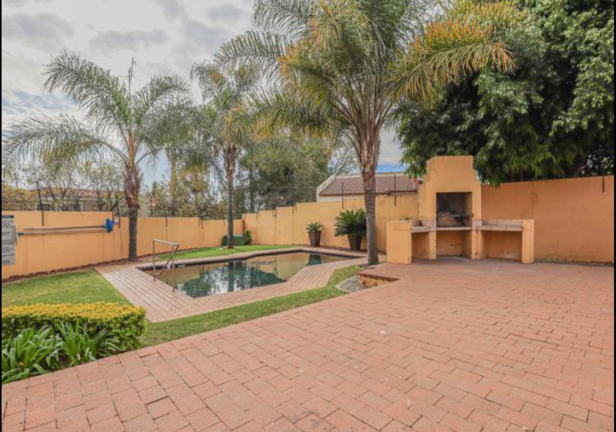 2 Bedroom Property for Sale in Lonehill Gauteng