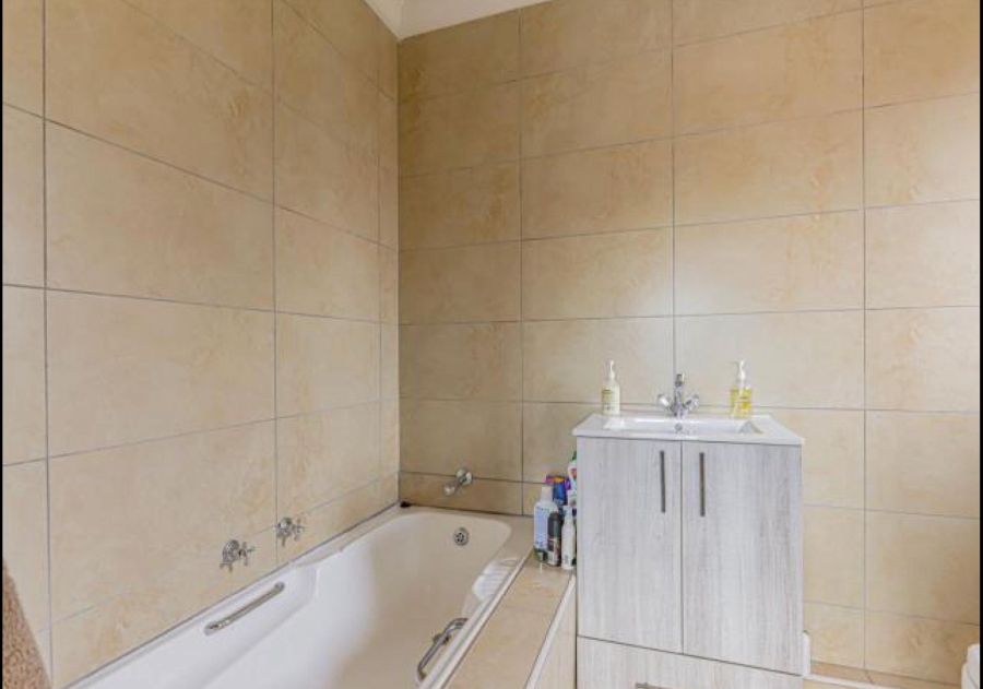 2 Bedroom Property for Sale in Lonehill Gauteng