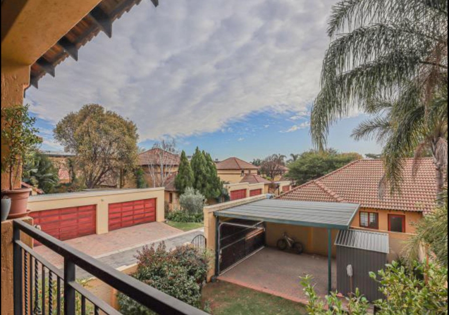 2 Bedroom Property for Sale in Lonehill Gauteng