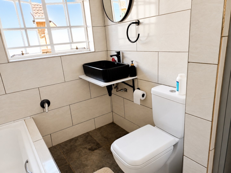 2 Bedroom Property for Sale in Noordwyk Gauteng
