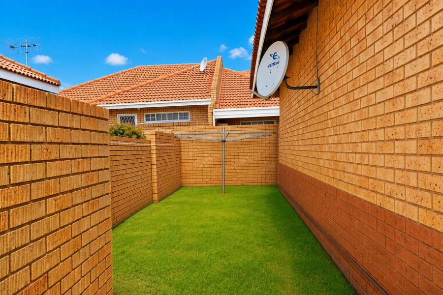 2 Bedroom Property for Sale in Noordwyk Gauteng