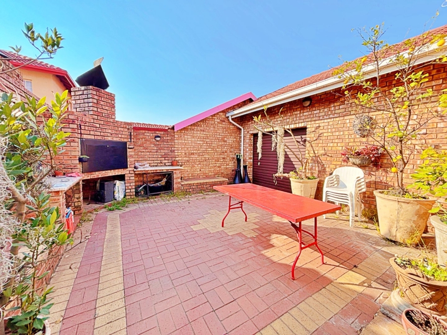 3 Bedroom Property for Sale in Amberfield Gauteng