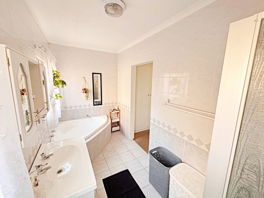 3 Bedroom Property for Sale in Amberfield Gauteng