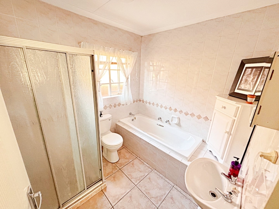 3 Bedroom Property for Sale in Amberfield Gauteng
