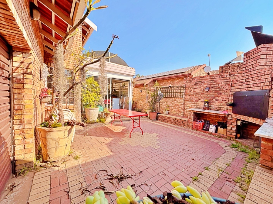 3 Bedroom Property for Sale in Amberfield Gauteng