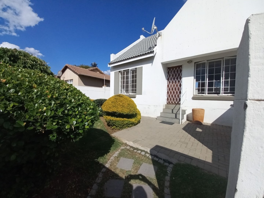 2 Bedroom Property for Sale in Kosmosdal Gauteng