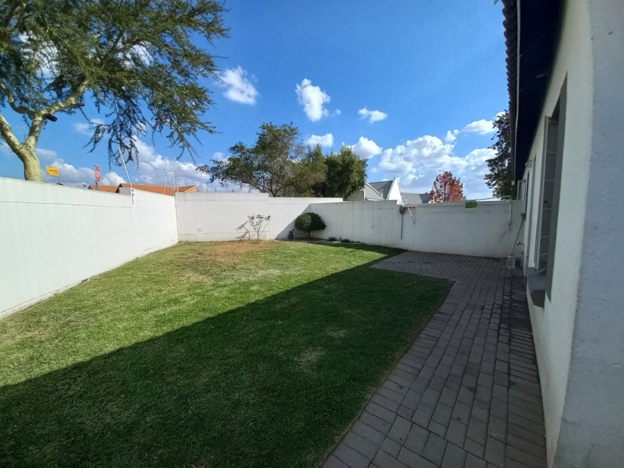 2 Bedroom Property for Sale in Kosmosdal Gauteng