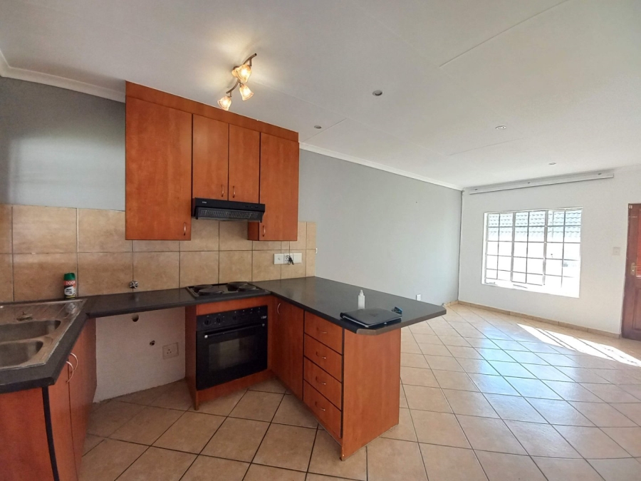2 Bedroom Property for Sale in Kosmosdal Gauteng