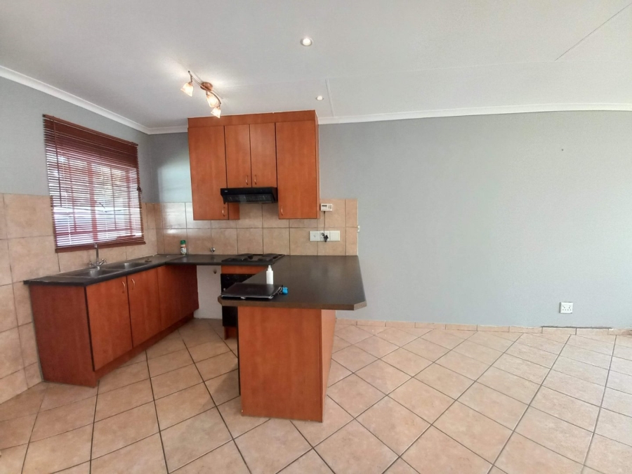 2 Bedroom Property for Sale in Kosmosdal Gauteng