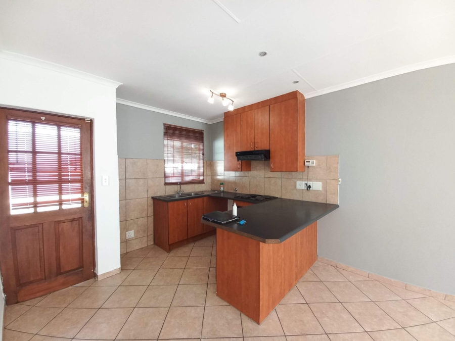 2 Bedroom Property for Sale in Kosmosdal Gauteng