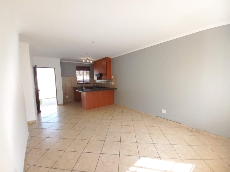 2 Bedroom Property for Sale in Kosmosdal Gauteng