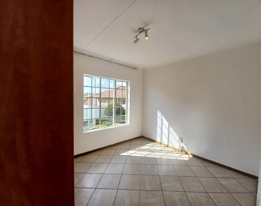 2 Bedroom Property for Sale in Kosmosdal Gauteng