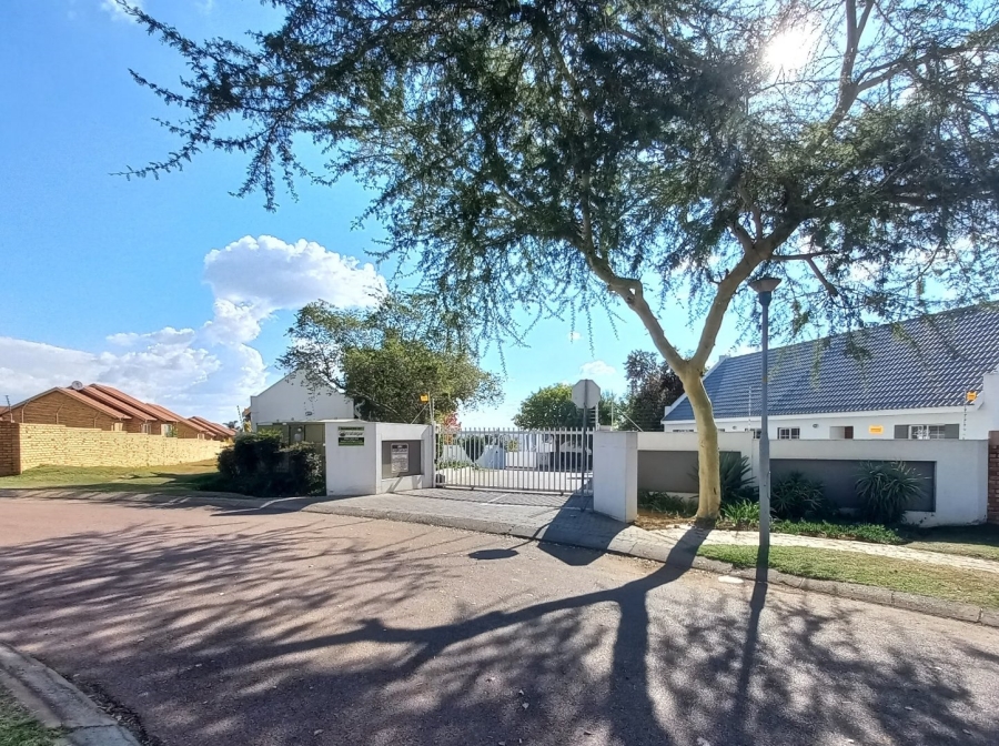 2 Bedroom Property for Sale in Kosmosdal Gauteng