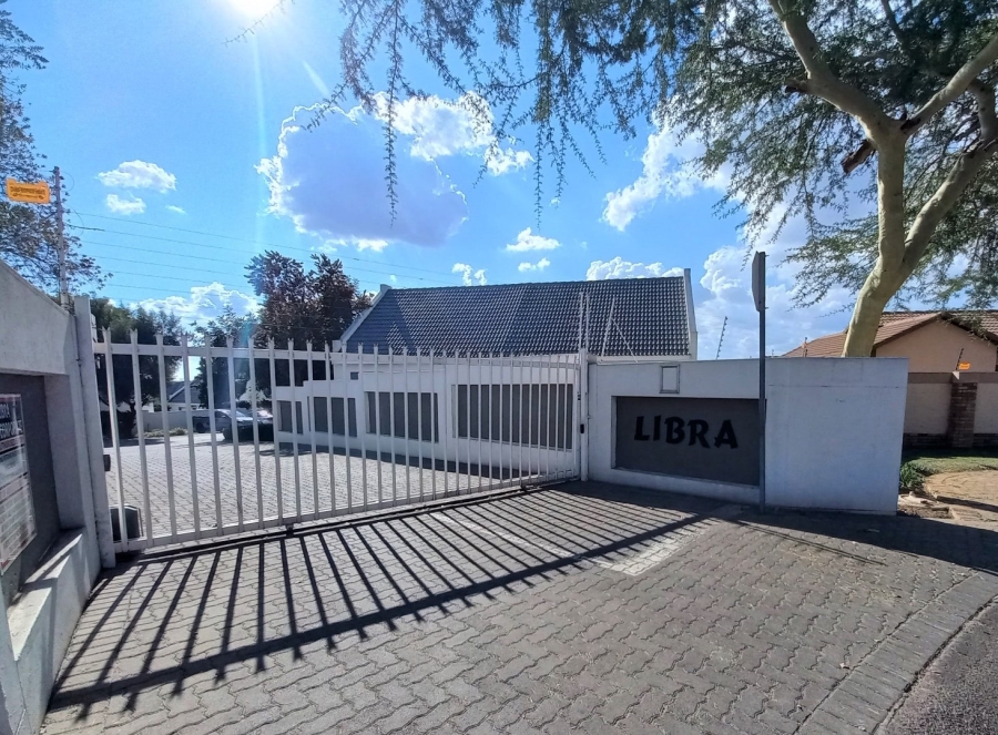 2 Bedroom Property for Sale in Kosmosdal Gauteng