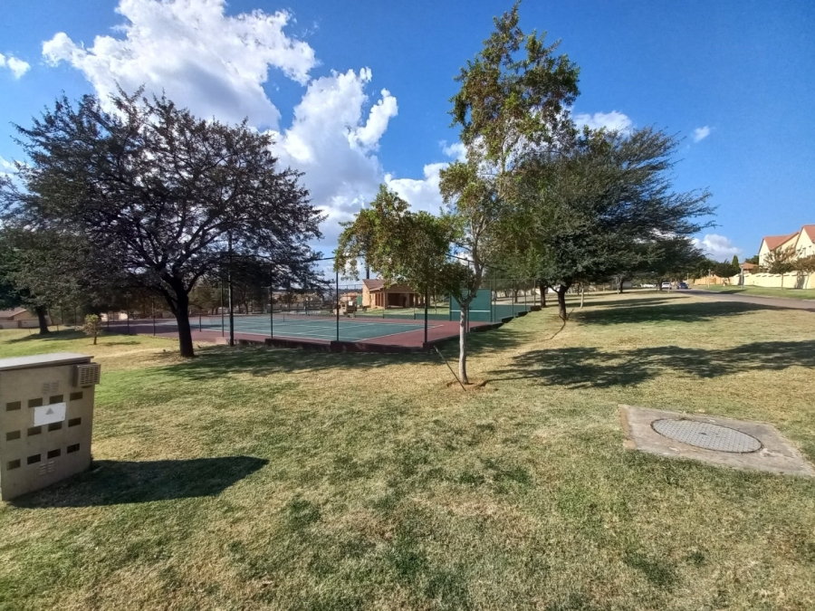2 Bedroom Property for Sale in Kosmosdal Gauteng