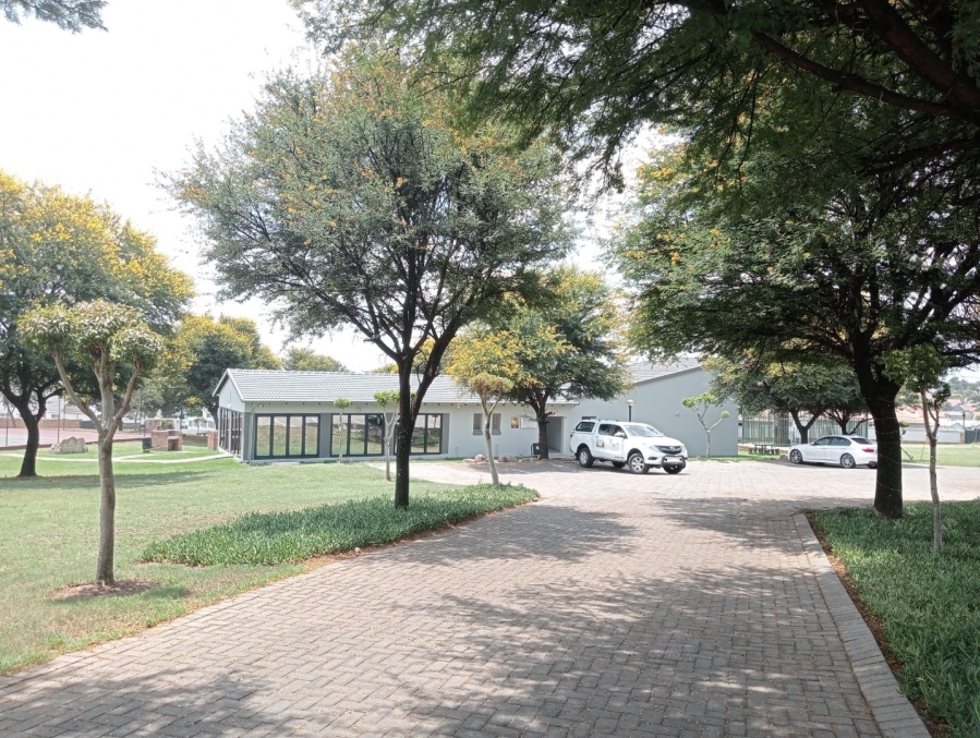 2 Bedroom Property for Sale in Kosmosdal Gauteng