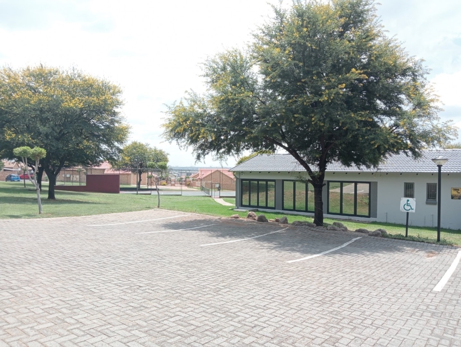 2 Bedroom Property for Sale in Kosmosdal Gauteng