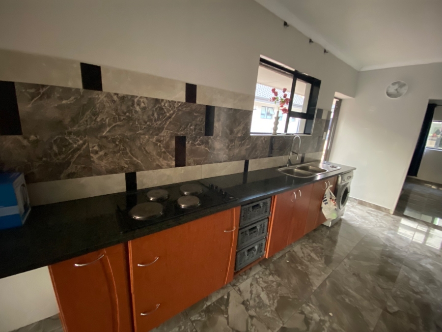 To Let 2 Bedroom Property for Rent in Raslouw Gauteng