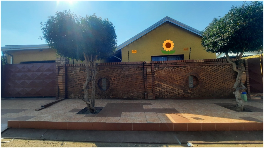  Bedroom Property for Sale in Clayville Gauteng