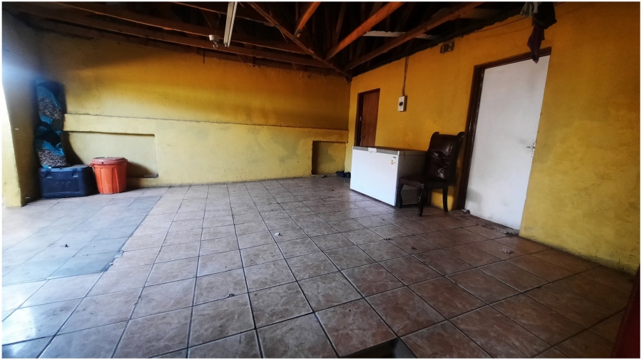  Bedroom Property for Sale in Clayville Gauteng
