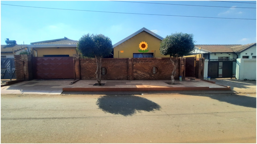  Bedroom Property for Sale in Clayville Gauteng