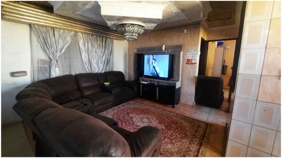  Bedroom Property for Sale in Clayville Gauteng