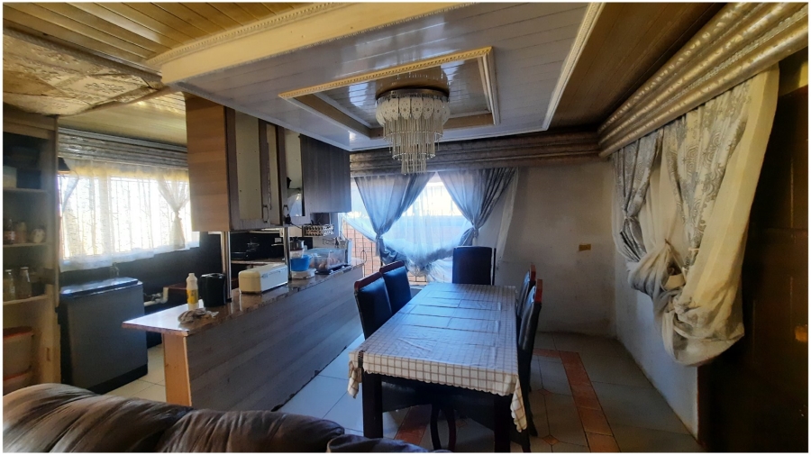  Bedroom Property for Sale in Clayville Gauteng