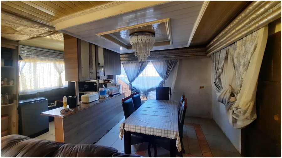  Bedroom Property for Sale in Clayville Gauteng