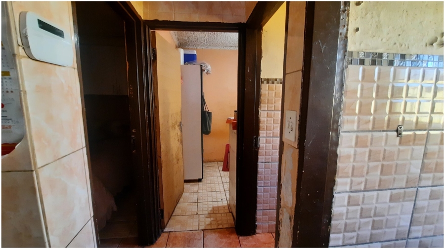  Bedroom Property for Sale in Clayville Gauteng