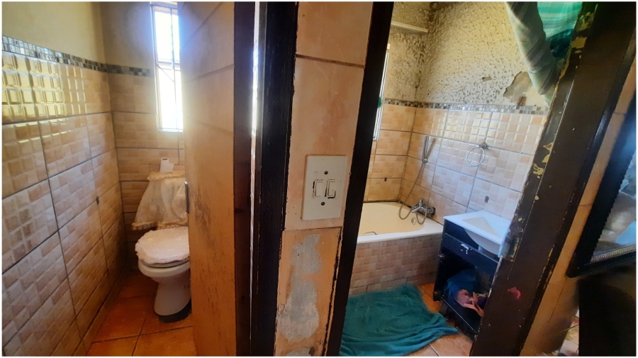  Bedroom Property for Sale in Clayville Gauteng